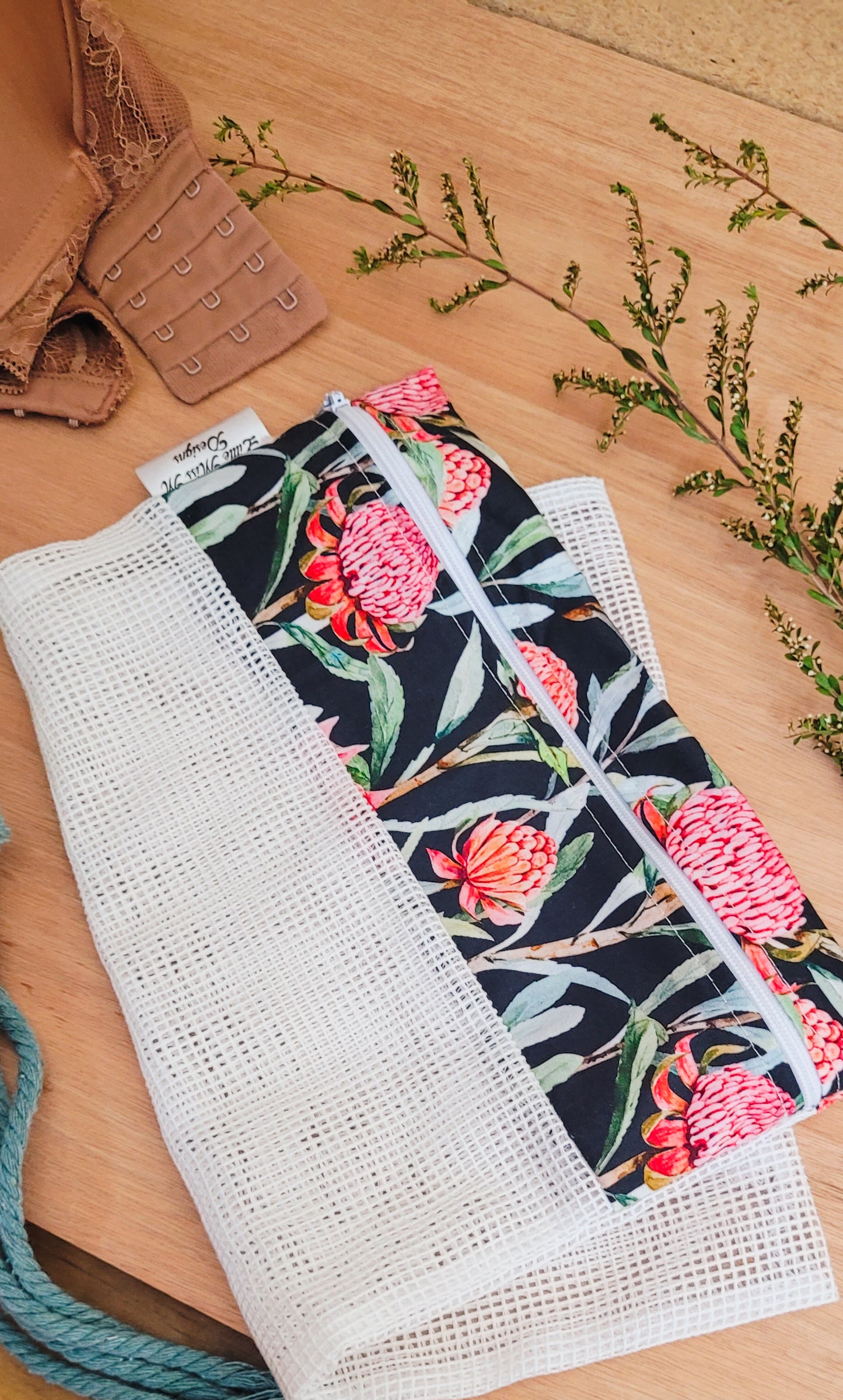 Waratah Produce Bag / Wash Bag