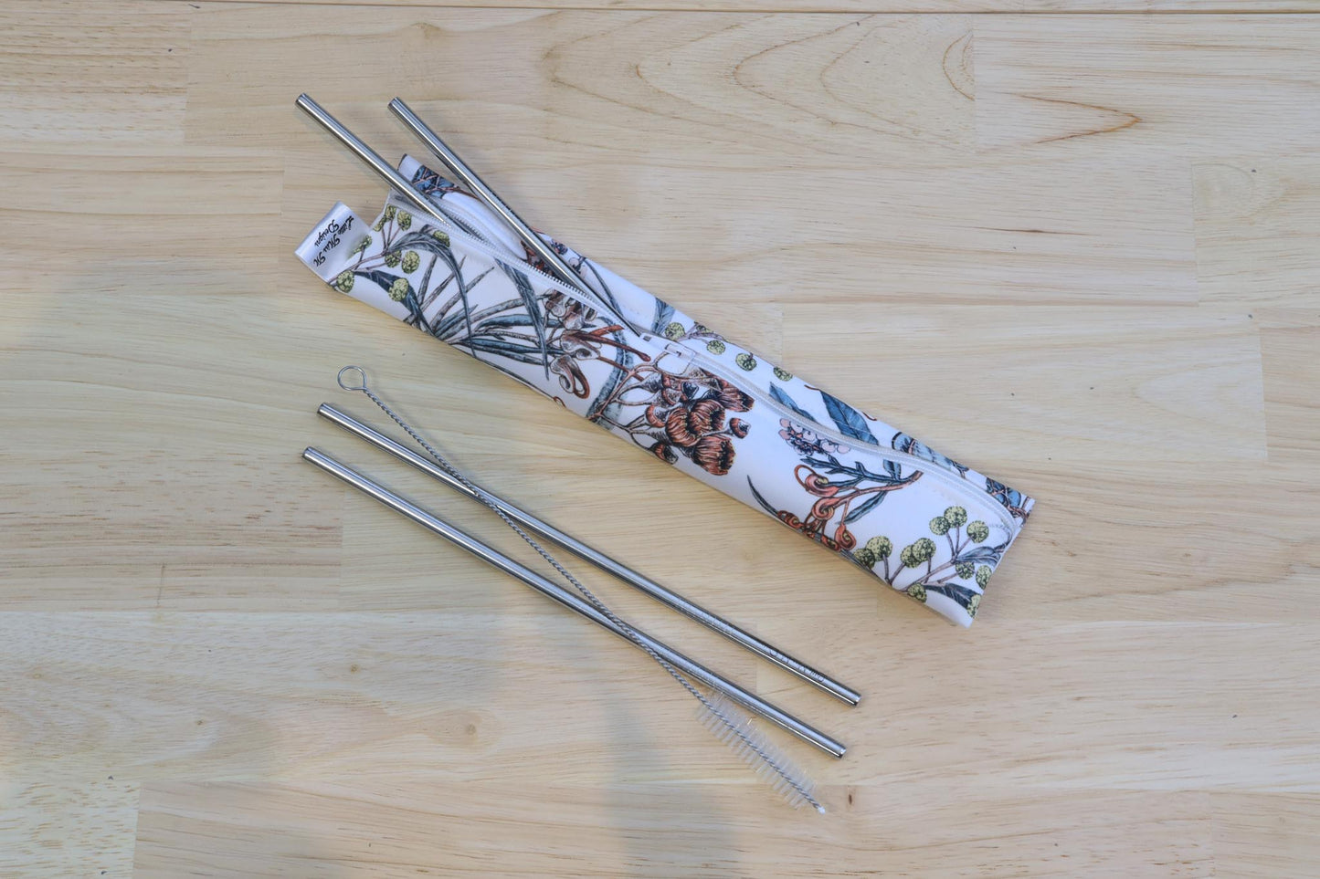 Gravillia Straw Pouch